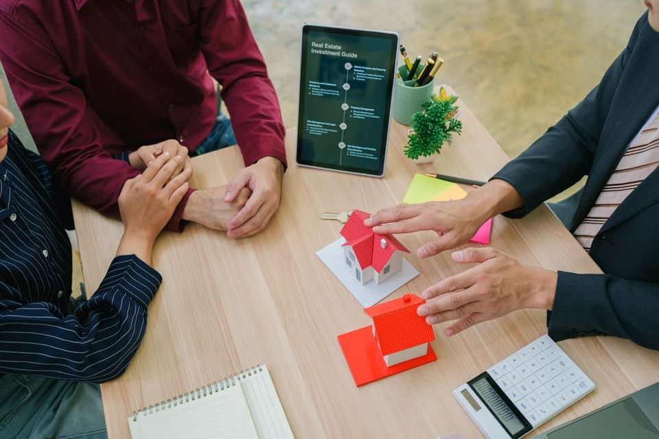 team immobiliare a lavoro