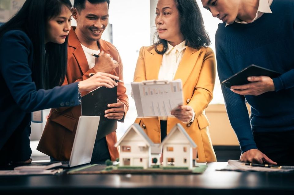 team immobiliare a lavoro